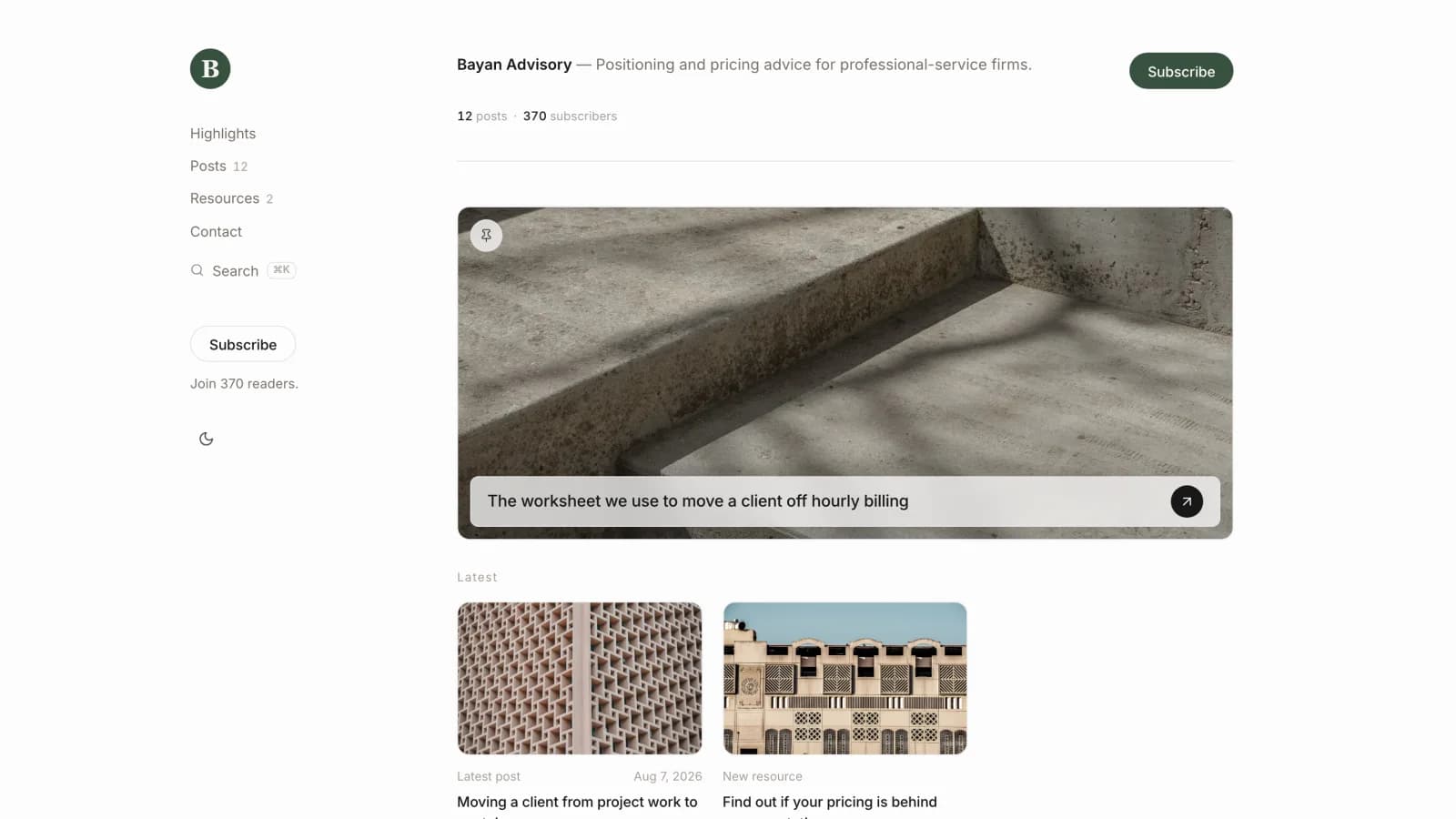 A Nashra Hub with posts and a subscribe form